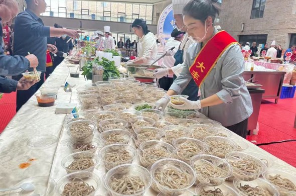 一席湖宴绘高原风味 海南州发布