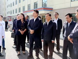 吕刚、尕玛朋措调研
