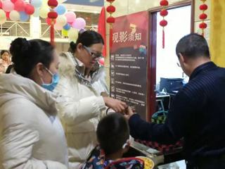 【新春走基层】电影院里的年味儿 海南州融媒体中心