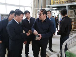 吕刚在共和、贵德、同德三县调研生活垃圾填埋及污水处理工作